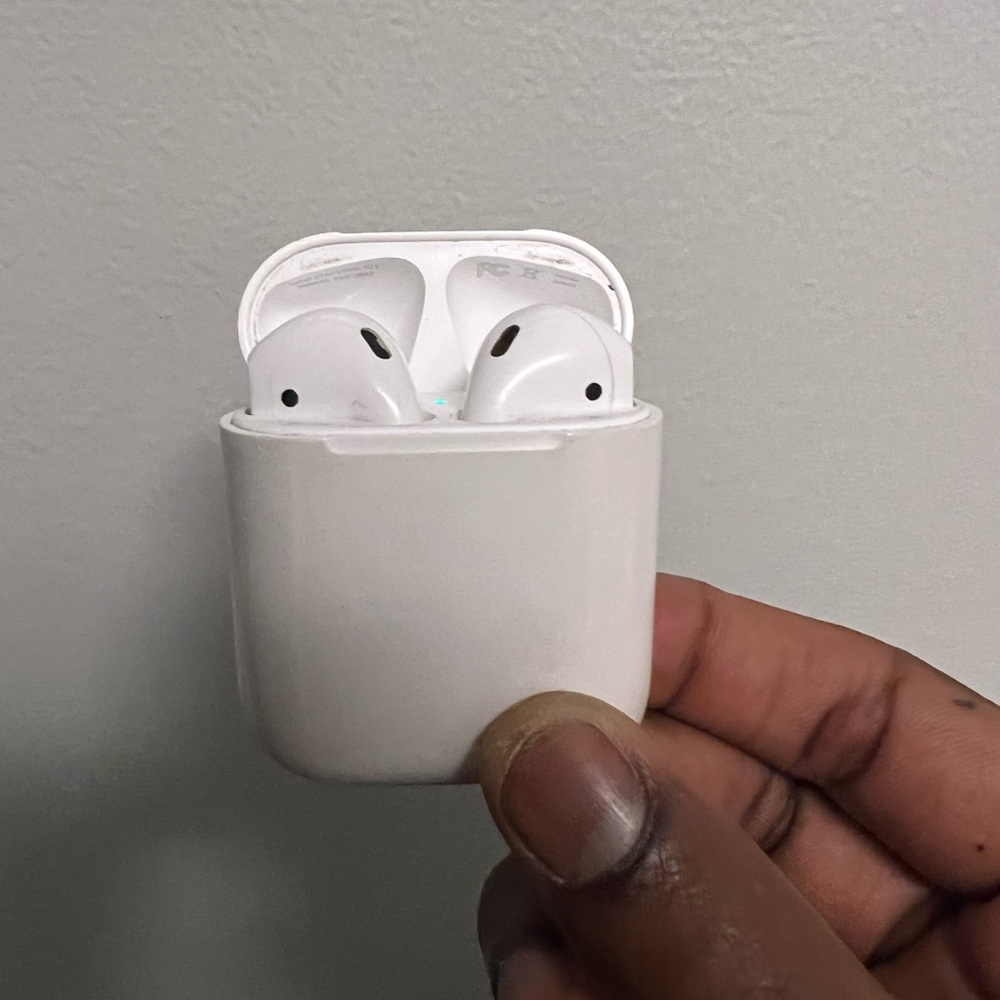 100% Authentic Apple Airpods (1st Generation) (White)